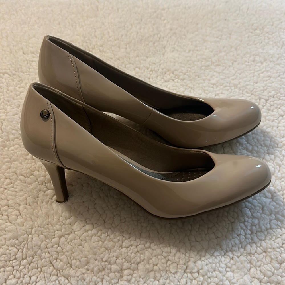 Nude LifeStride Heels
